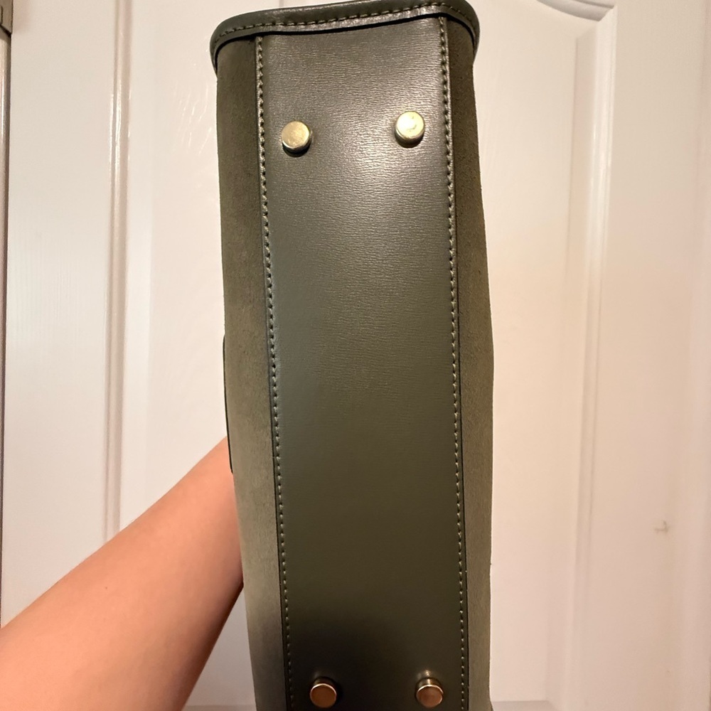 Elegant Green Handbag - Picture 7 of 8